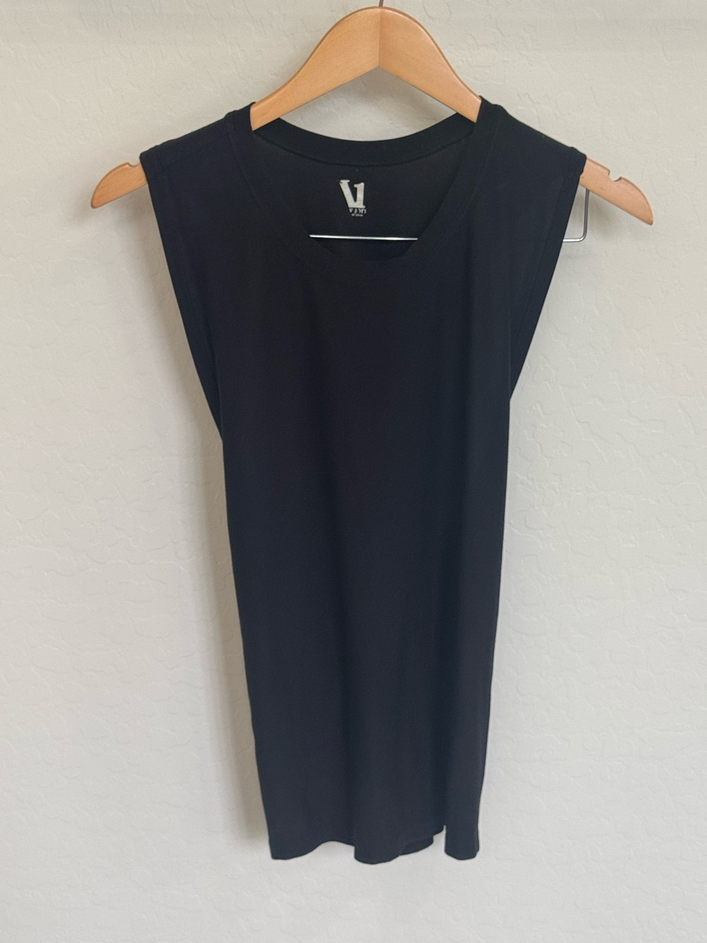 Vuori Energy Twist Back Tank Top Black Size Medium Activewear Workout